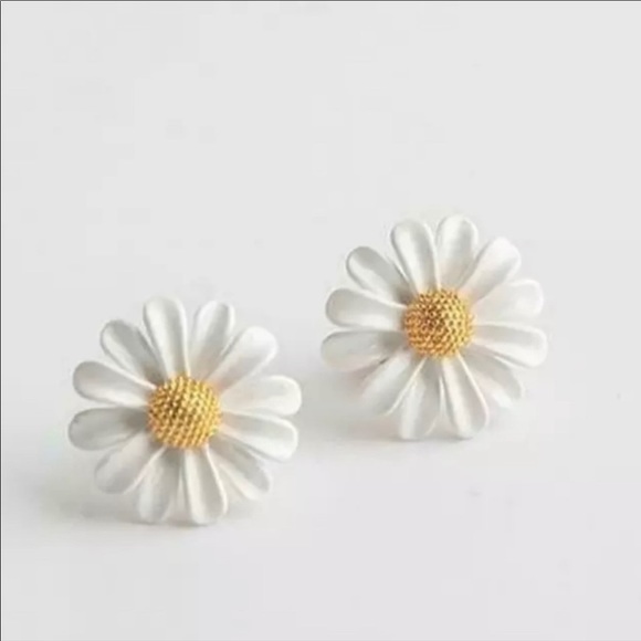 kate spade Jewelry - Kate Spade • Into The Bloom Daisy Stud Earrings